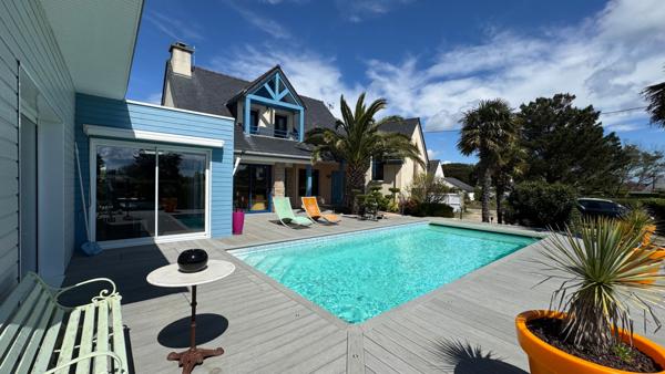 SAINT-PIERRE-QUIBERON - Propriété avec piscine et aperçu mer située à 100 mètres des plages de la baie !