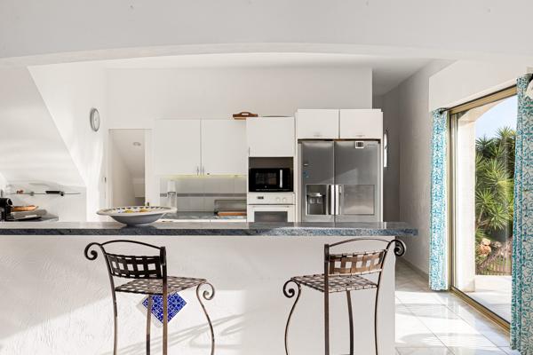 Valbonne - Villa d'architecte 8 pièces 266 m2 au calme aboslu