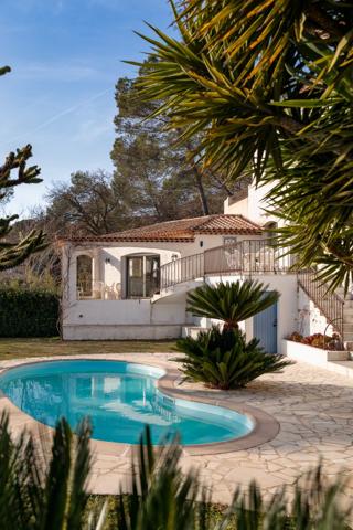 Valbonne - Villa d'architecte 8 pièces 266 m2 au calme aboslu