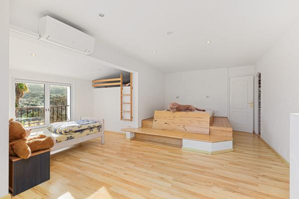 Valbonne - Villa d'architecte 8 pièces 266 m2 au calme aboslu