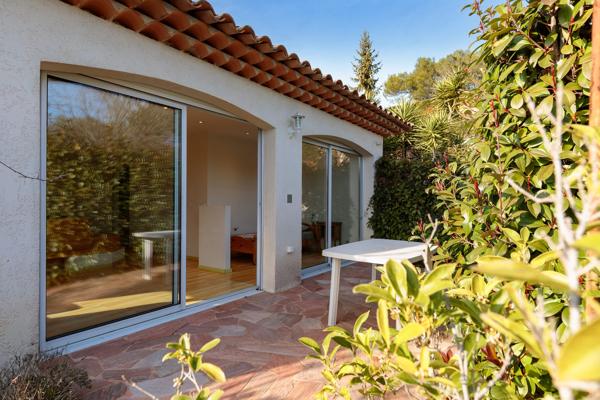 Valbonne - Villa d'architecte 8 pièces 266 m2 au calme aboslu