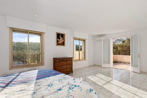 Valbonne - Villa d'architecte 8 pièces 266 m2 au calme aboslu