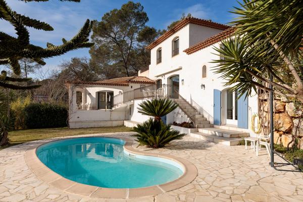 Valbonne - Villa d'architecte 8 pièces 266 m2 au calme aboslu