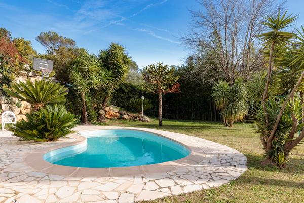 Valbonne - Villa d'architecte 8 pièces 266 m2 au calme aboslu