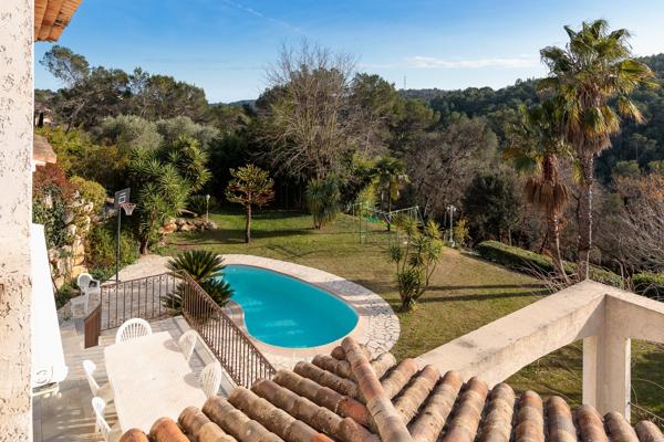 Valbonne - Villa d'architecte 8 pièces 266 m2 au calme aboslu