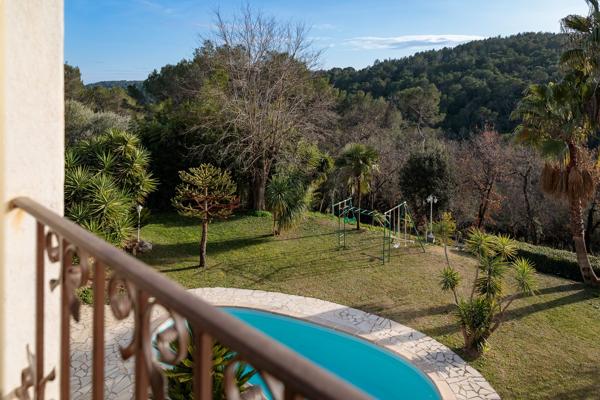 Valbonne - Villa d'architecte 8 pièces 266 m2 au calme aboslu