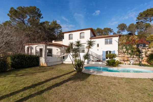 Valbonne - Villa d'architecte 8 pièces 266 m2 au calme aboslu