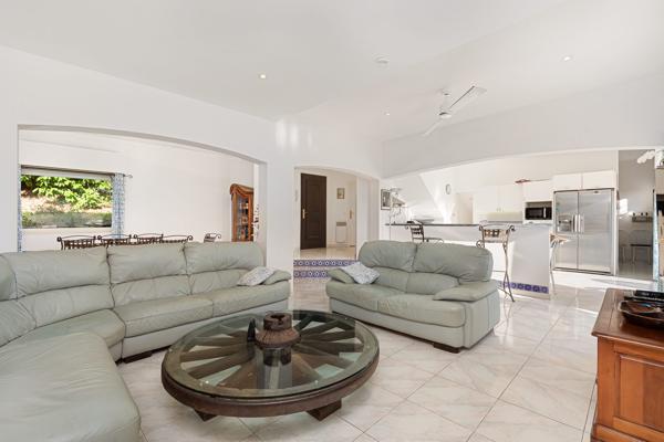 Valbonne - Villa d'architecte 8 pièces 266 m2 au calme aboslu
