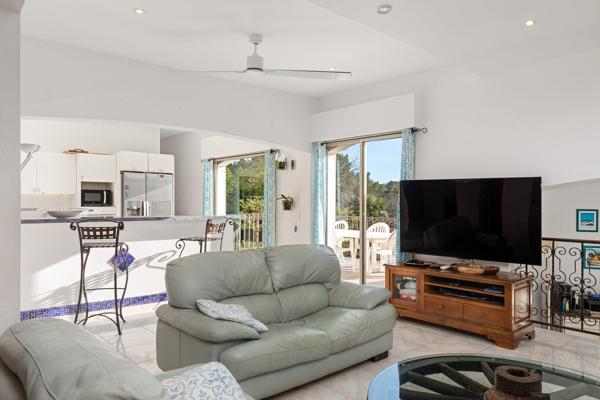 Valbonne - Villa d'architecte 8 pièces 266 m2 au calme aboslu