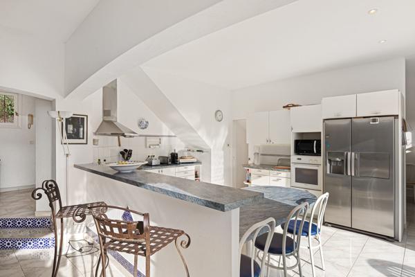 Valbonne - Villa d'architecte 8 pièces 266 m2 au calme aboslu