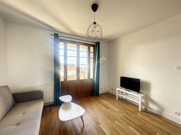 Duplex meublé 3 pièces avec balcon et clim, à deux pas du campus Artem et du centre thermal