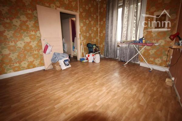 A vendre maison de village de 67 m² à rénover.