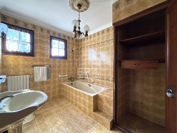 Maison T4 + RDC à amenagé + terrain constructible 500m2 + terrain 800m2