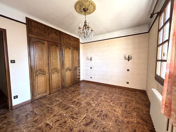 Maison T4 + RDC à amenagé + terrain constructible 500m2 + terrain 800m2