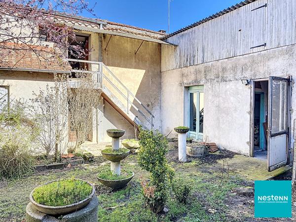 Maison de village de 164,3 m2 habitables sur son terrain de 573 m2 avec cour intérieure et plus de 150 m2 de dépendances