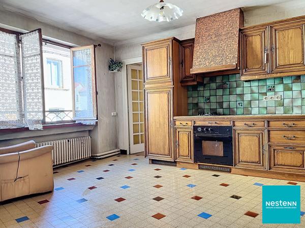 Maison de village de 164,3 m2 habitables sur son terrain de 573 m2 avec cour intérieure et plus de 150 m2 de dépendances