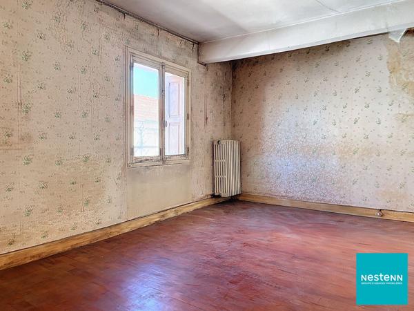 Maison de village de 164,3 m2 habitables sur son terrain de 573 m2 avec cour intérieure et plus de 150 m2 de dépendances