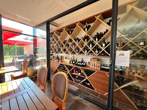 Vente                                                      Immeuble
                        
                     16 pièces                      800 m2                     à Courlans