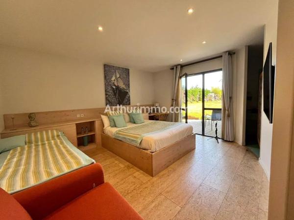 Vente                                                      Immeuble
                        
                     16 pièces                      800 m2                     à Courlans