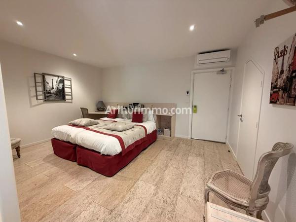 Vente                                                      Immeuble
                        
                     16 pièces                      800 m2                     à Courlans