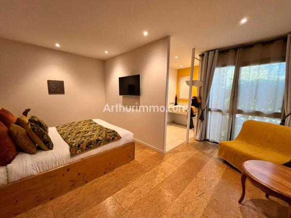 Vente                                                      Immeuble
                        
                     16 pièces                      800 m2                     à Courlans