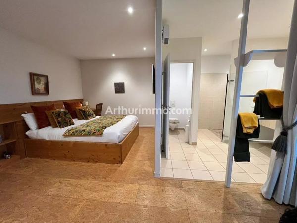 Vente                                                      Immeuble
                        
                     16 pièces                      800 m2                     à Courlans