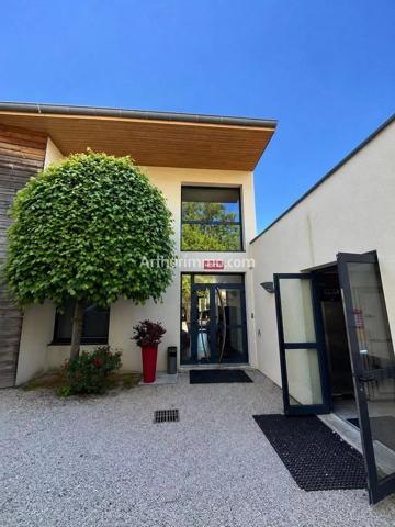 Vente                                                      Immeuble
                        
                     16 pièces                      800 m2                     à Courlans