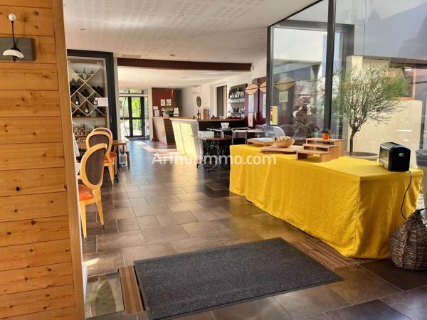 Vente                                                      Immeuble
                        
                     16 pièces                      800 m2                     à Courlans