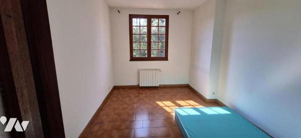 VIC-FEZENSAC, villa de construction traditionnelle  de 145m² + garage et sous-sol sur terrain de 17