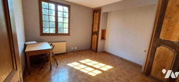 VIC-FEZENSAC, villa de construction traditionnelle  de 145m² + garage et sous-sol sur terrain de 17