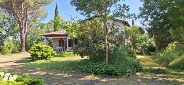 VIC-FEZENSAC, villa de construction traditionnelle  de 145m² + garage et sous-sol sur terrain de 17