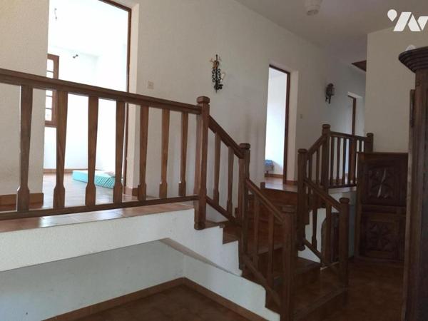 VIC-FEZENSAC, villa de construction traditionnelle  de 145m² + garage et sous-sol sur terrain de 17