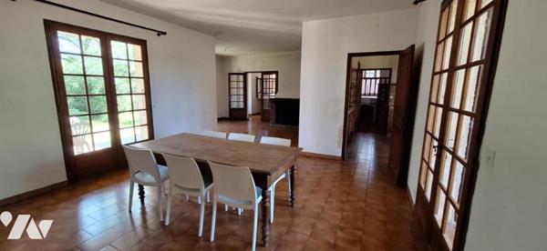 VIC-FEZENSAC, villa de construction traditionnelle  de 145m² + garage et sous-sol sur terrain de 17