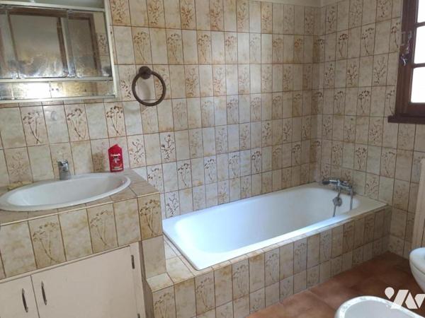 VIC-FEZENSAC, villa de construction traditionnelle  de 145m² + garage et sous-sol sur terrain de 17