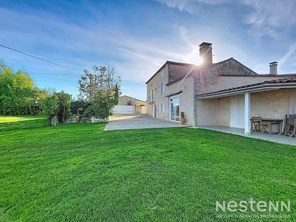 A Vendre Maison en pierre rénovée de 175 m² avec jardin et garage dans un hameau de Condom