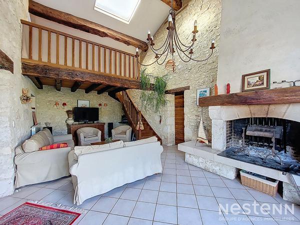 A Vendre Maison en pierre rénovée de 175 m² avec jardin et garage dans un hameau de Condom