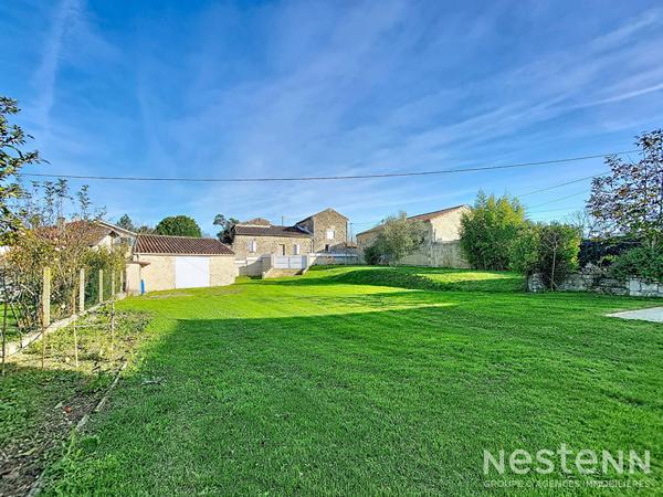 A Vendre Maison en pierre rénovée de 175 m² avec jardin et garage dans un hameau de Condom