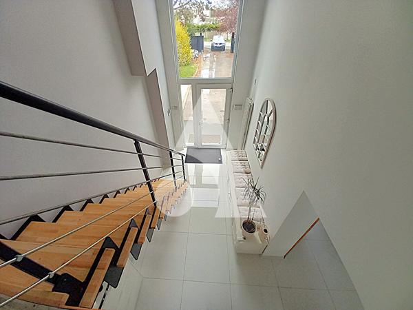 Maison 11 pièces 242.12 m2
