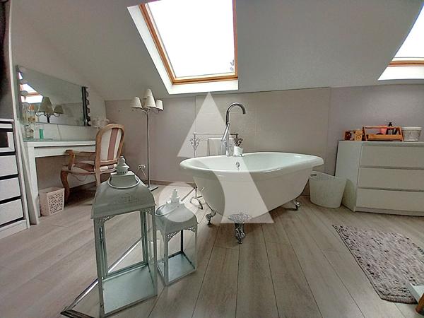 Maison 11 pièces 242.12 m2