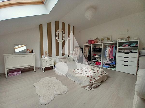 Maison 11 pièces 242.12 m2