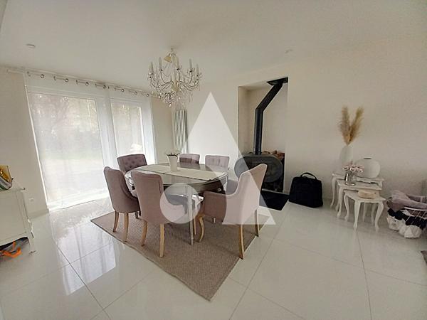 Maison 11 pièces 242.12 m2