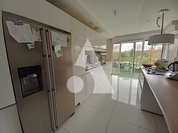 Maison 11 pièces 242.12 m2