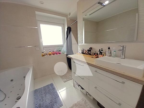 Maison 11 pièces 242.12 m2