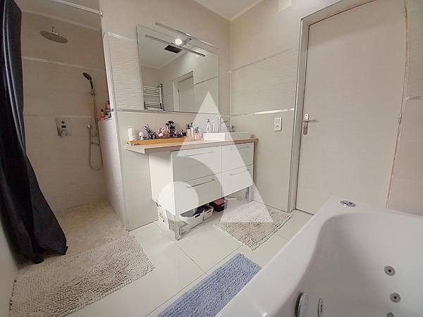 Maison 11 pièces 242.12 m2