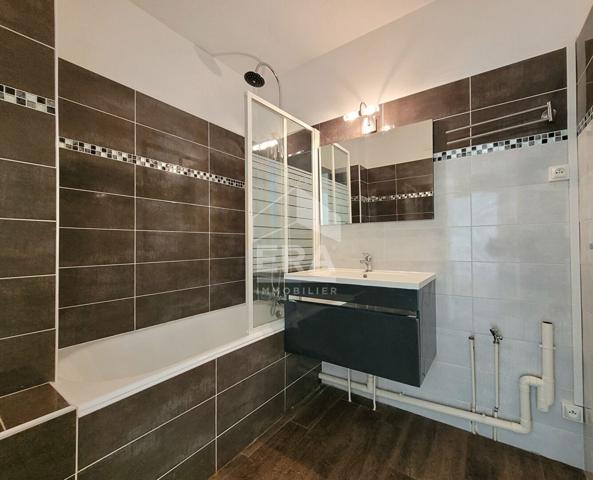 LOCATION - PAU - T2 de 45 m² avec balcon et cave