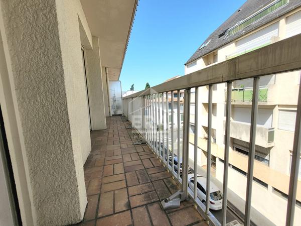LOCATION - PAU - T2 de 45 m² avec balcon et cave