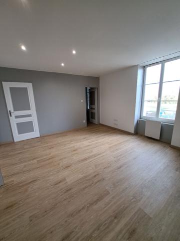 A LOUER - Appartement au 1er étage situé dans le bourg de Pissotte
