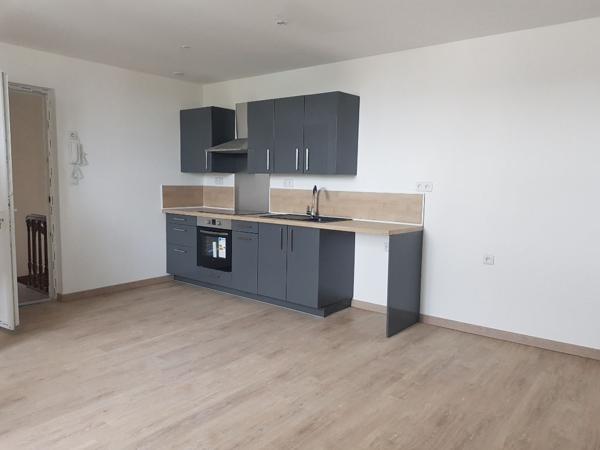 A LOUER - Appartement au 1er étage situé dans le bourg de Pissotte