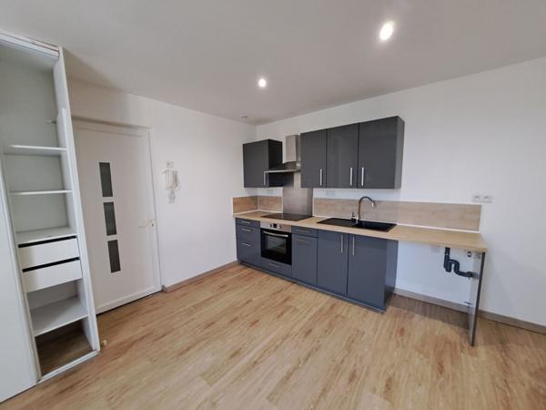A LOUER - Appartement au 1er étage situé dans le bourg de Pissotte