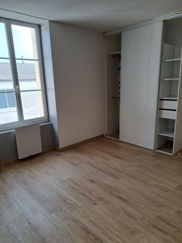 A LOUER - Appartement au 1er étage situé dans le bourg de Pissotte